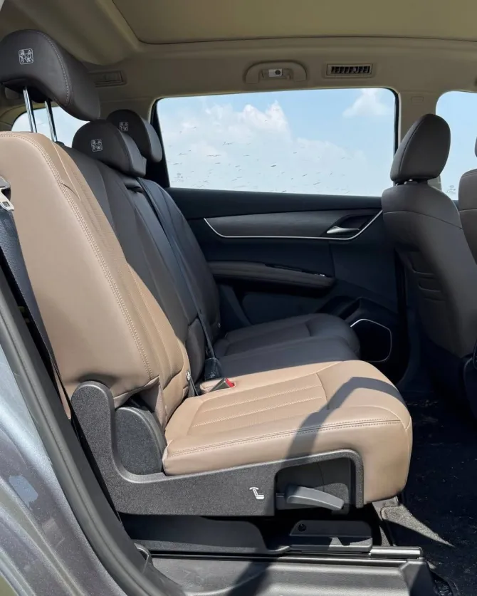 BYD eMax 7 Boot space